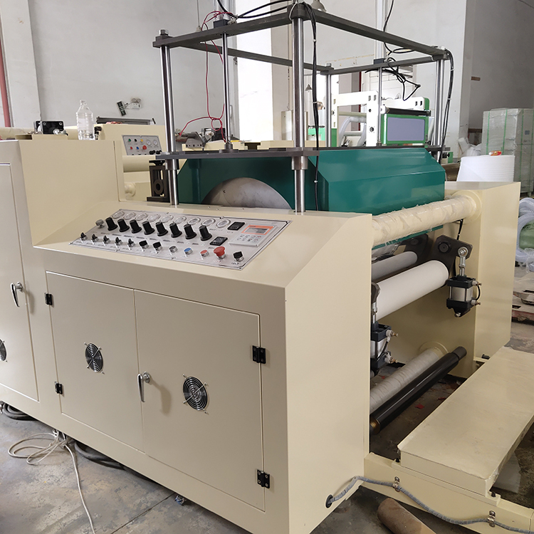 牛奶盒熱封條薄膜分切機(jī) 牛奶盒熱封條薄膜分切機(jī)